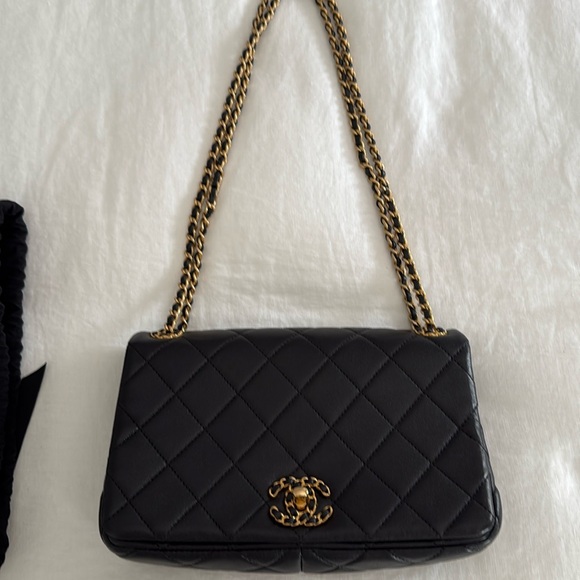 CHANEL flap bag - Picture 1 of 9